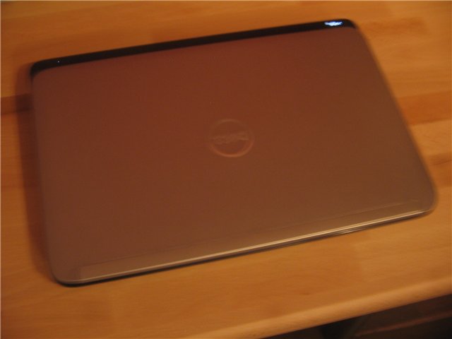 metoxys' DELL XPS L501x zugeklappt im angeschalteten Zustand von oben