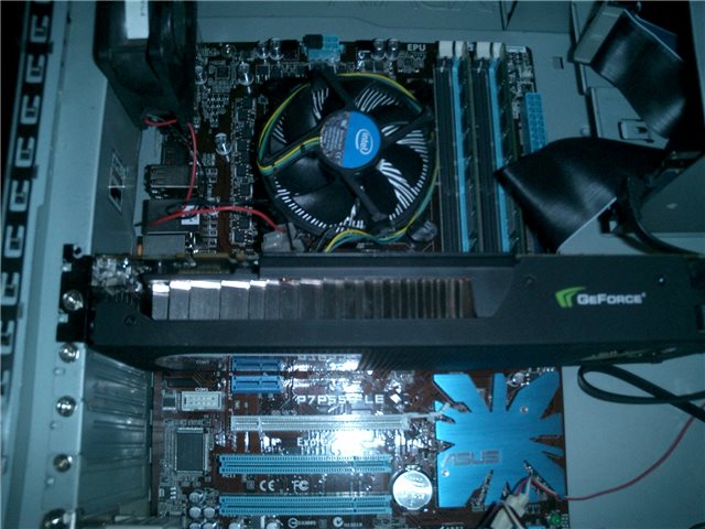 Mein "Schatzi" Rechner^^ ASUS P7 Mainboard mit Intel i7 CPU & GeForce GTX295..... DOCH vor 1Jahr tauschte ich die GTX295 gegen eine GTX480 von ASUS aus, welche nun GDDR5 statt nur GDDR3 wie die GTX295 ;-P