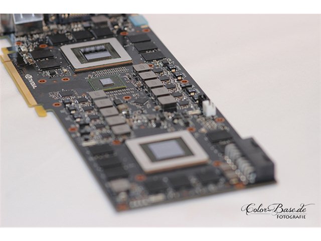 PCB der GTX 690